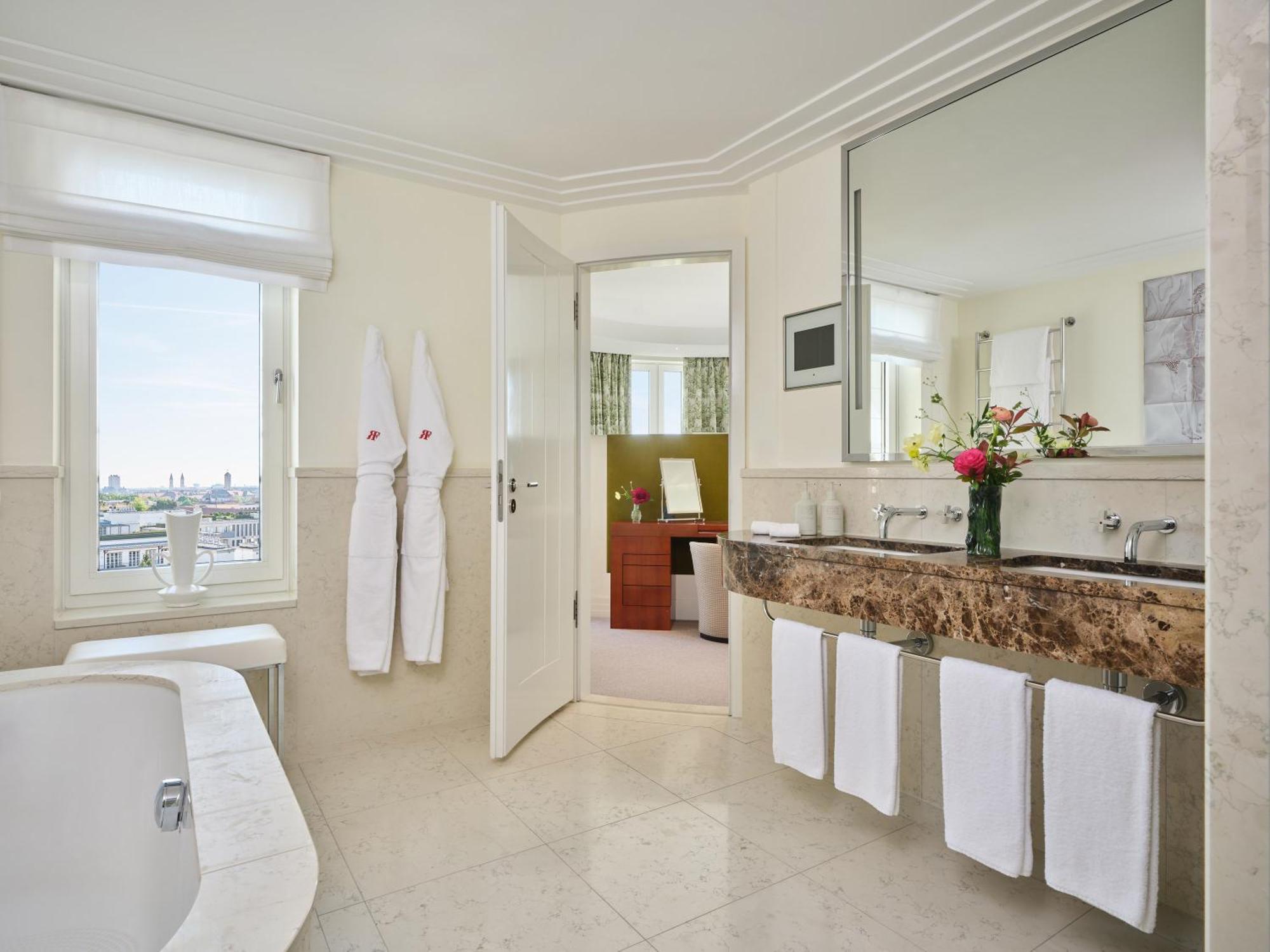 Rocco Forte The Charles Hotel Munchen Bagian luar foto